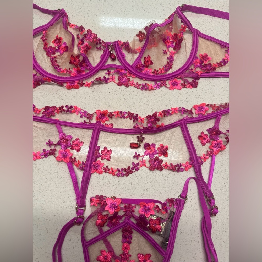 SOLD Honey Birdette Floral Lingerie Set Garter 34D Small - Picture 12 of 13